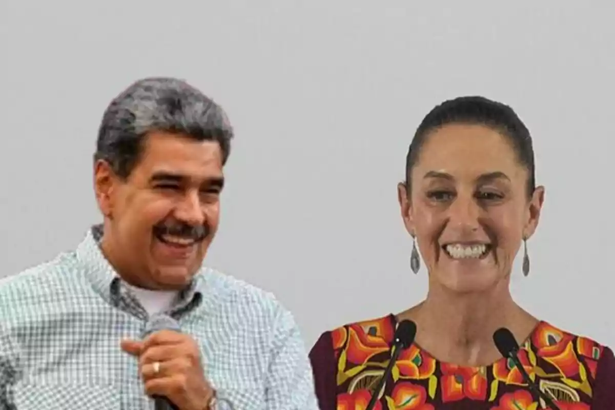 Dos personas sonrientes en un evento público con micrófonos.