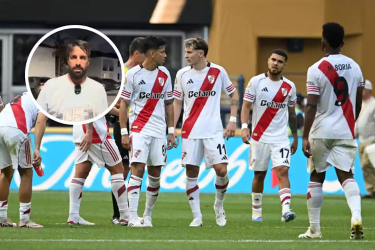 River Plate players on the soccer field with a box showing a bearded man in a light-colored jersey