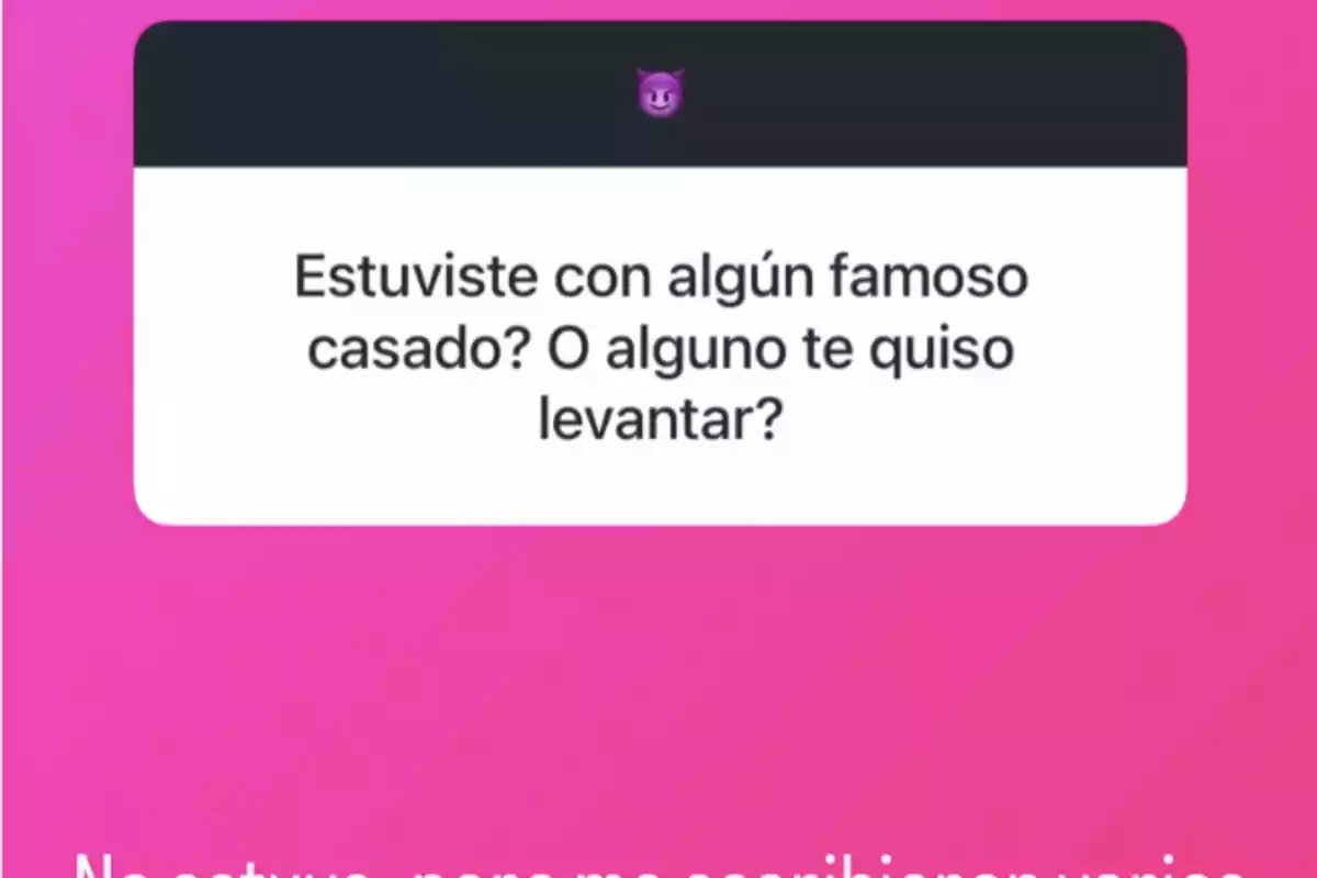 Pregunta en una historia de Instagram sobre si la persona estuvo con algún famoso casado o si alguno intentó conquistarla, con fondo rosa. Pregunta en una historia de Instagram sobre si la persona estuvo con algún famoso casado o si alguno intentó conquistarla, con fondo rosa.