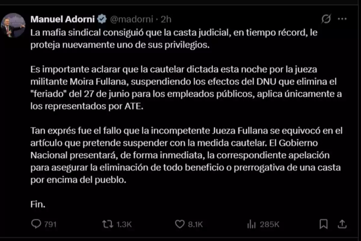 Publicación de Manuel Adorni en la que critica una decisión judicial que suspende los efectos de un DNU sobre el feriado del 27 de junio para empleados públicos, señalando que la medida solo aplica a los representados por ATE y anunciando que el Gobierno apelará la decisión para eliminar privilegios de una casta por encima del pueblo Publicación de Manuel Adorni en la que critica una decisión judicial que suspende los efectos de un DNU sobre el feriado del 27 de junio para empleados públicos, señalando que la medida solo aplica a los representados por ATE y anunciando que el Gobierno apelará la decisión para eliminar privilegios de una casta por encima del pueblo