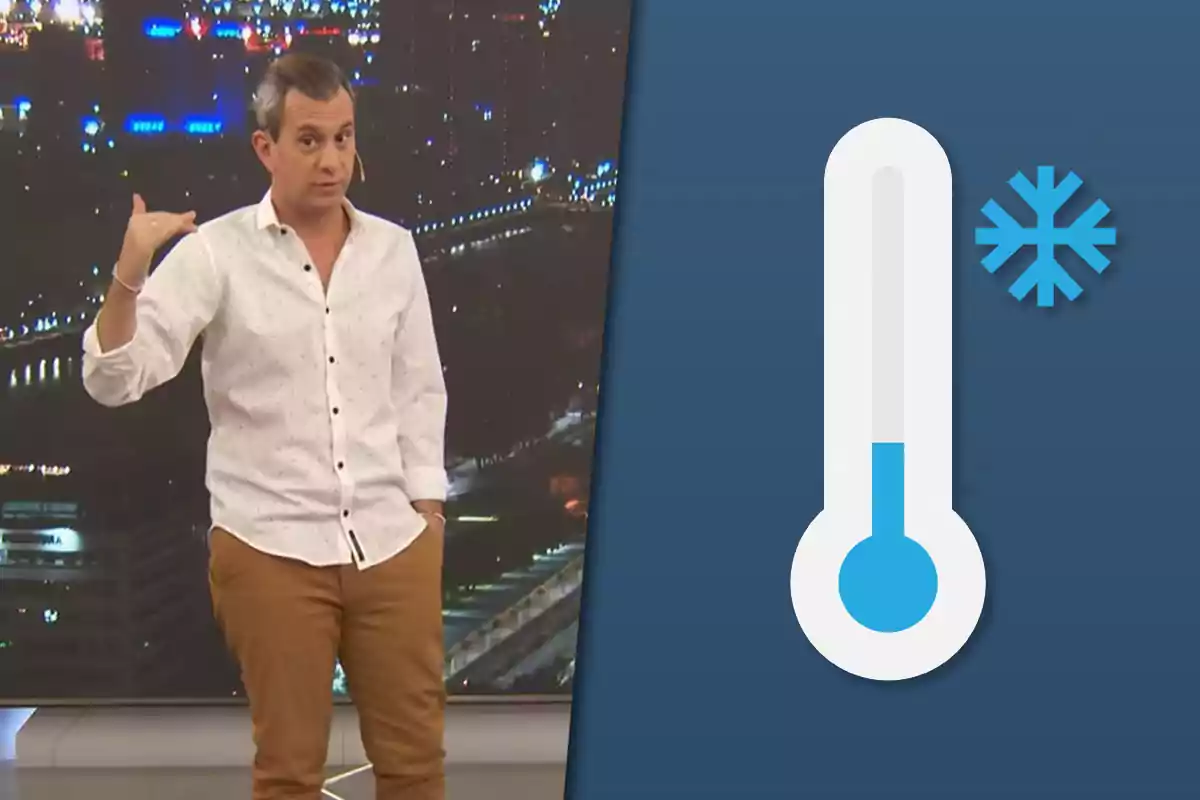 Hombre con camisa blanca y pantalón marrón haciendo un gesto con la mano junto a un gráfico de termómetro con nivel bajo y un copo de nieve sobre fondo azul