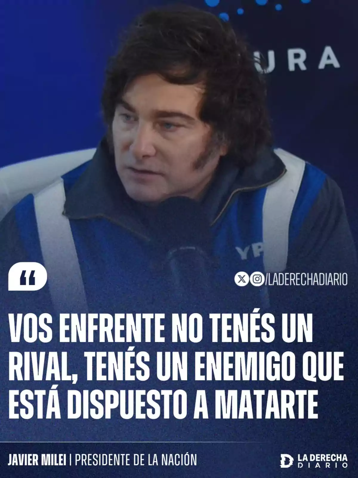 Hombre de cabello oscuro y patillas pronunciadas hablando frente a un micrófono con fondo azul y texto que dice vos enfrente no tenés un rival tenés un enemigo que está dispuesto a matarte Hombre de cabello oscuro y patillas pronunciadas hablando frente a un micrófono con fondo azul y texto que dice vos enfrente no tenés un rival tenés un enemigo que está dispuesto a matarte