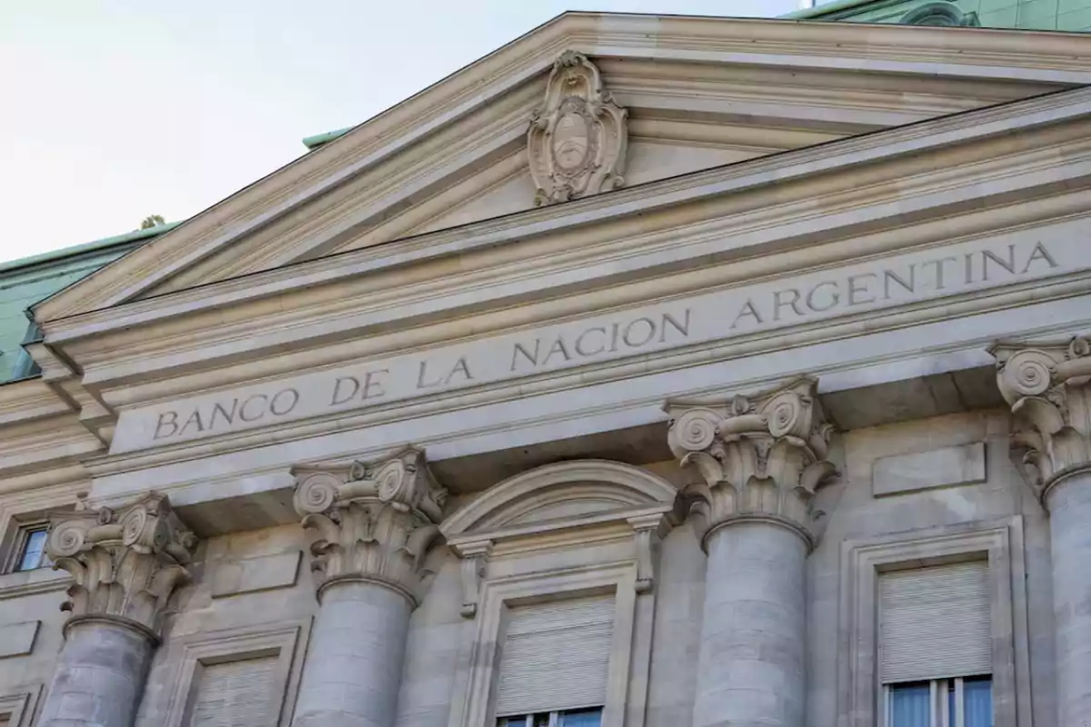 Facade of the Bank of the Argentine Nation with columns and classical architectural details