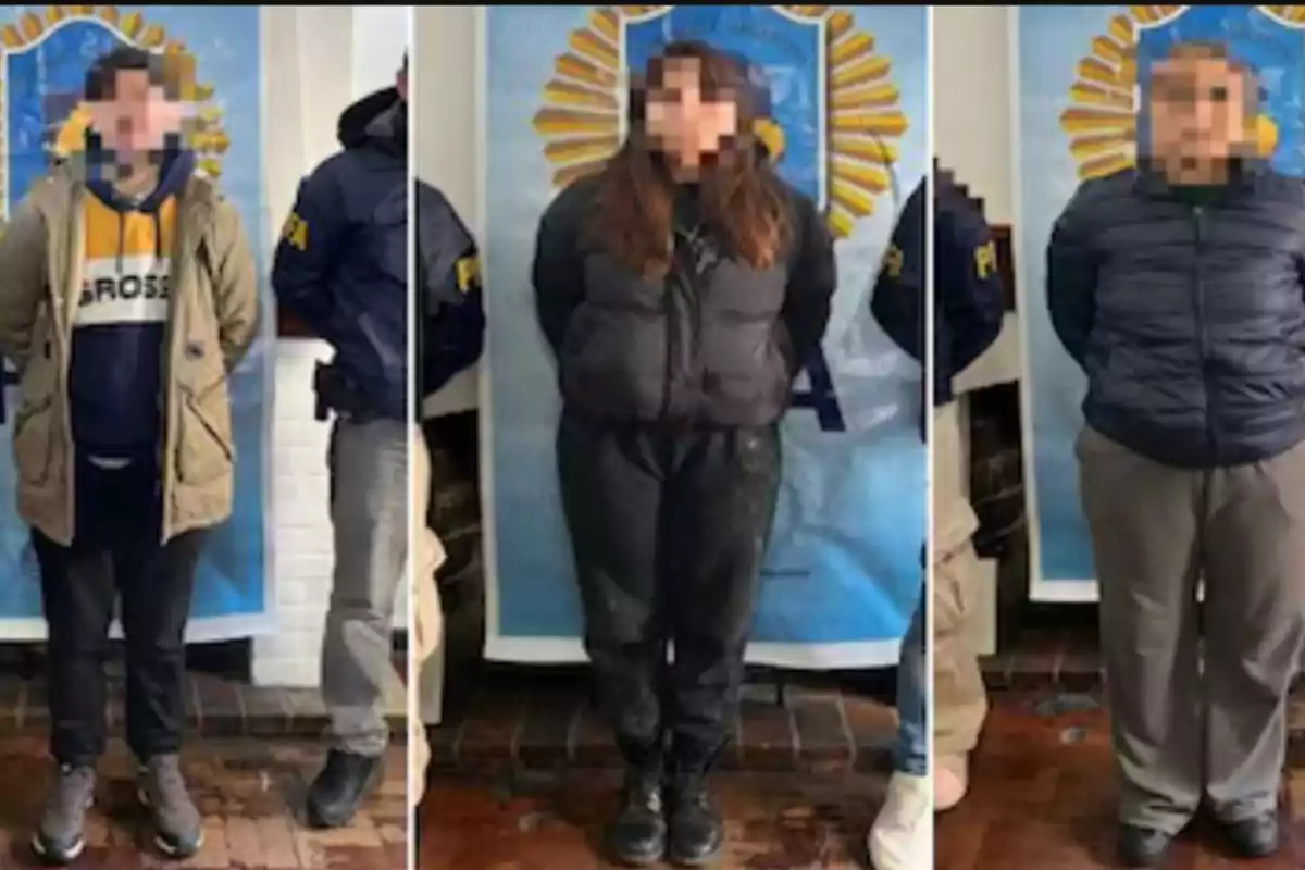 Three people with pixelated faces are standing in front of a blue background with a shield, accompanied by police officers.