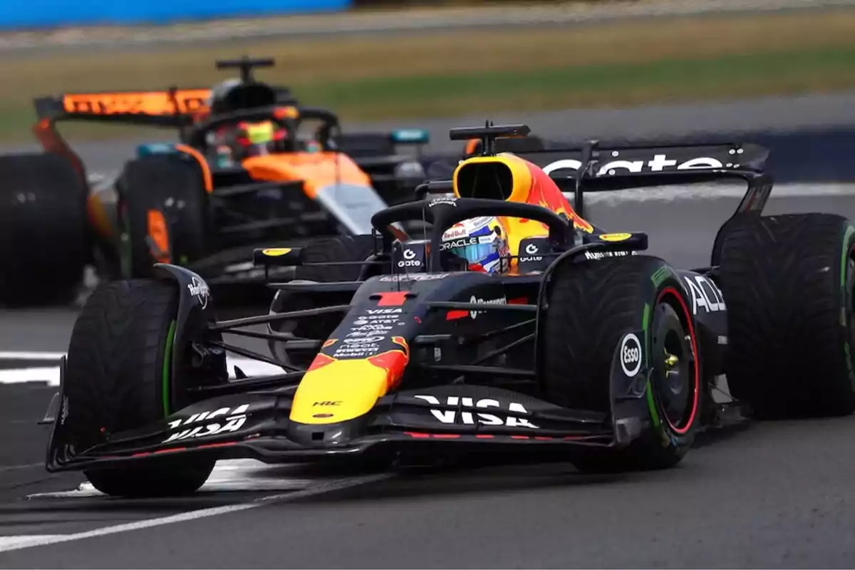 Two Formula 1 cars racing on a track during a race Two Formula 1 cars racing on a track during a race