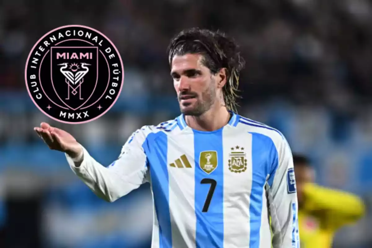 Argentinian player wearing the national team uniform with the Inter Miami crest next to him