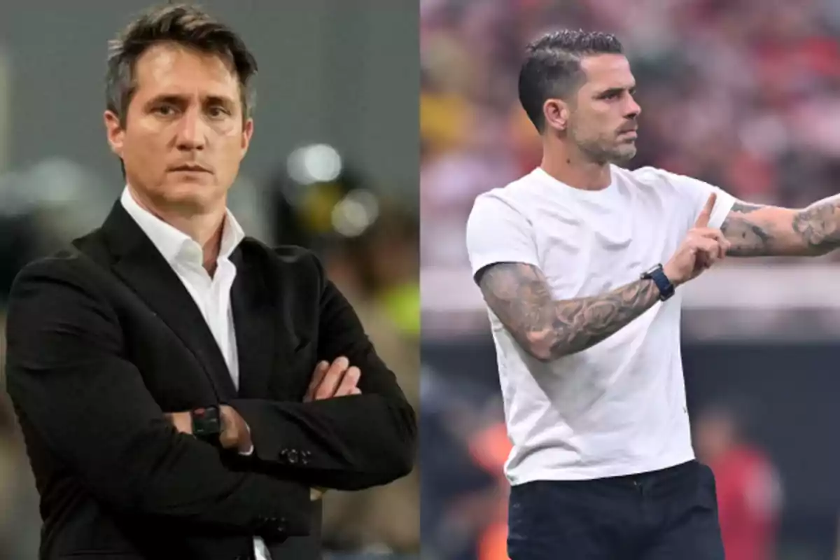 Dos entrenadores de fútbol de pie, uno con traje negro y camisa blanca con los brazos cruzados y otro con camiseta blanca y brazos tatuados haciendo una señal con la mano en un estadio Dos entrenadores de fútbol de pie, uno con traje negro y camisa blanca con los brazos cruzados y otro con camiseta blanca y brazos tatuados haciendo una señal con la mano en un estadio