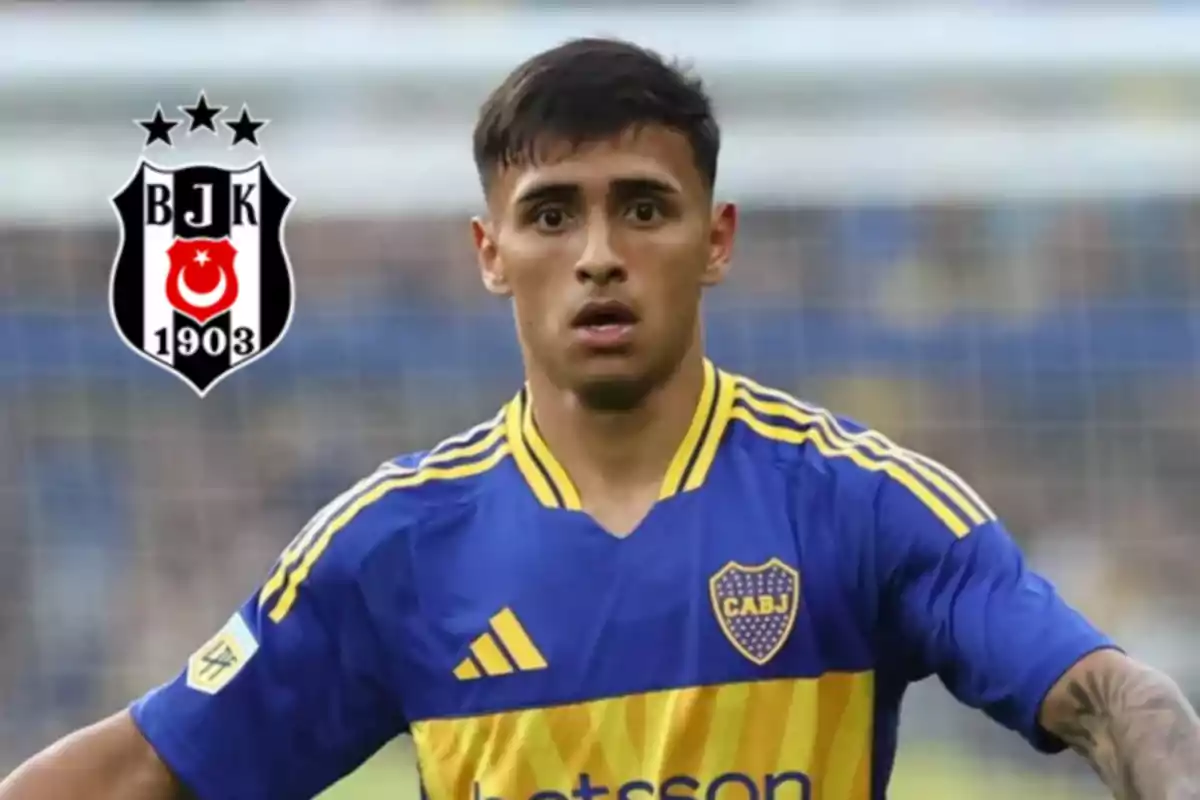 Futbolista con camiseta de Boca Juniors en primer plano y el escudo de Besiktas en la esquina superior izquierda