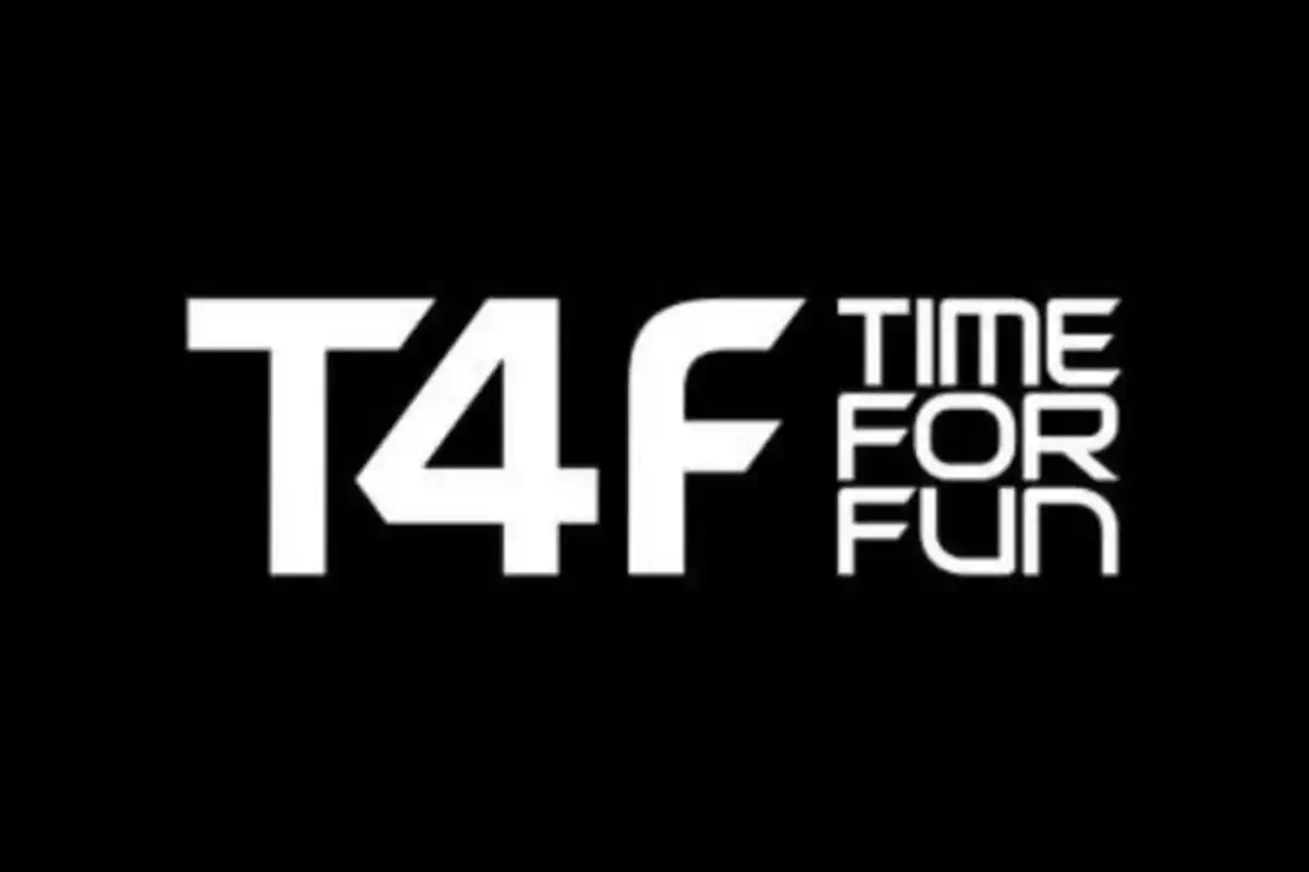 Logo en fondo negro con las letras T4F y el texto Time For Fun en blanco Logo en fondo negro con las letras T4F y el texto Time For Fun en blanco