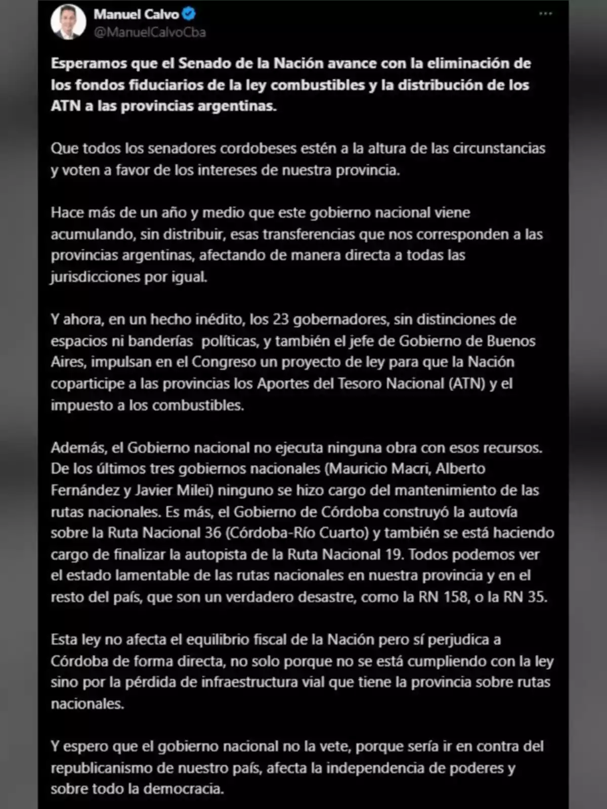 Publicación de Manuel Calvo en la que expresa su expectativa de que el Senado avance con la eliminación de fondos fiduciarios de la ley de combustibles y la distribución de los ATN a las provincias argentinas, reclamando que los senadores de Córdoba defiendan los intereses provinciales y criticando la falta de distribución de recursos y obras viales por parte del gobierno nacional. Publicación de Manuel Calvo en la que expresa su expectativa de que el Senado avance con la eliminación de fondos fiduciarios de la ley de combustibles y la distribución de los ATN a las provincias argentinas, reclamando que los senadores de Córdoba defiendan los intereses provinciales y criticando la falta de distribución de recursos y obras viales por parte del gobierno nacional.