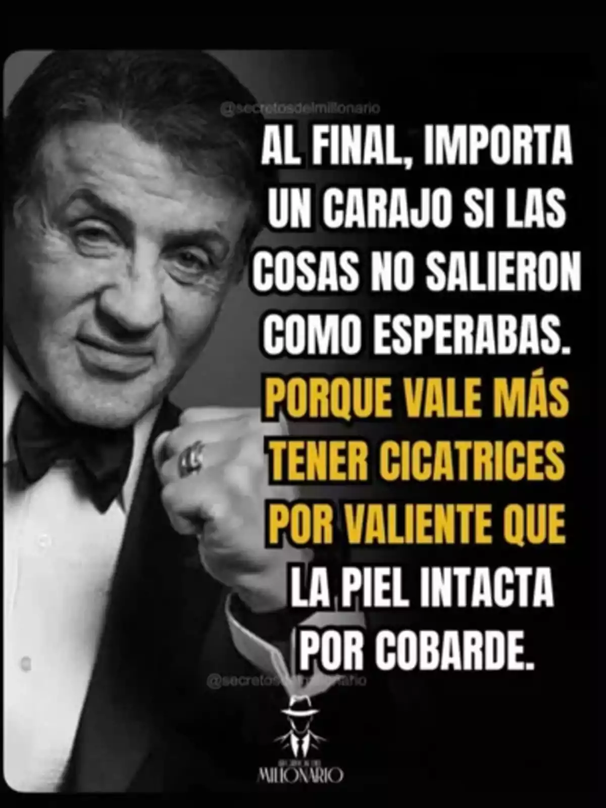 Hombre de traje en blanco y negro levantando el puño junto a una frase motivacional sobre el valor de tener cicatrices por ser valiente en lugar de tener la piel intacta por cobardía Hombre de traje en blanco y negro levantando el puño junto a una frase motivacional sobre el valor de tener cicatrices por ser valiente en lugar de tener la piel intacta por cobardía
