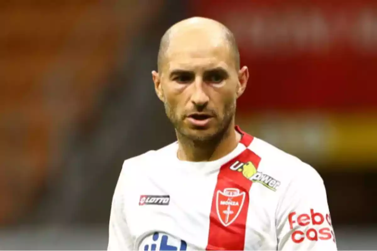 Soccer player wearing AC Monza’s white and red jersey during a match Soccer player wearing AC Monza’s white and red jersey during a match