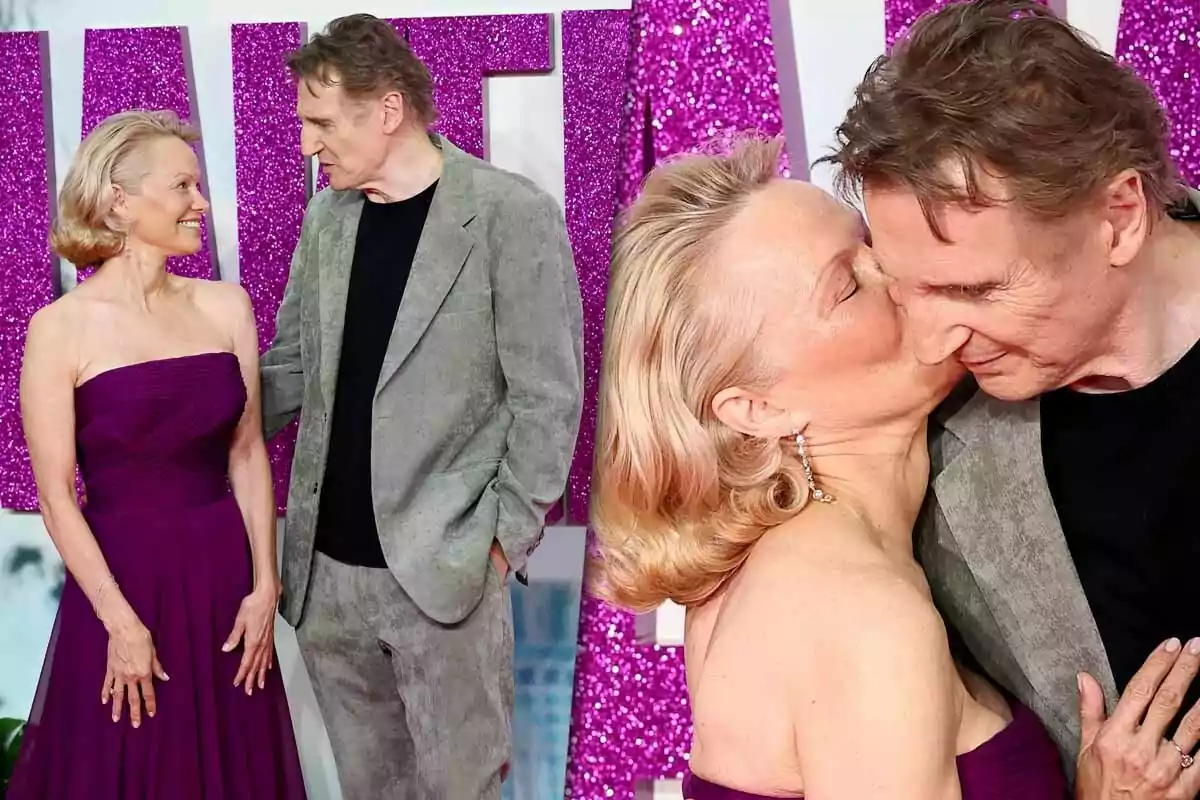 Una pareja elegante se mira con cariño y se besa en la mejilla durante un evento con fondo de letras grandes y brillantes en color rosa