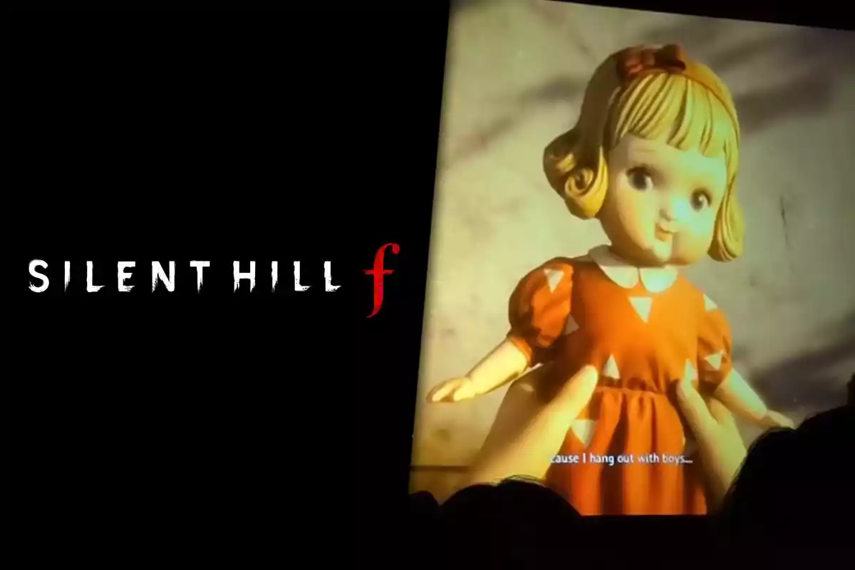 Logo de Silent Hill f a la izquierda y una muñeca con vestido rojo sostenida por unas manos a la derecha