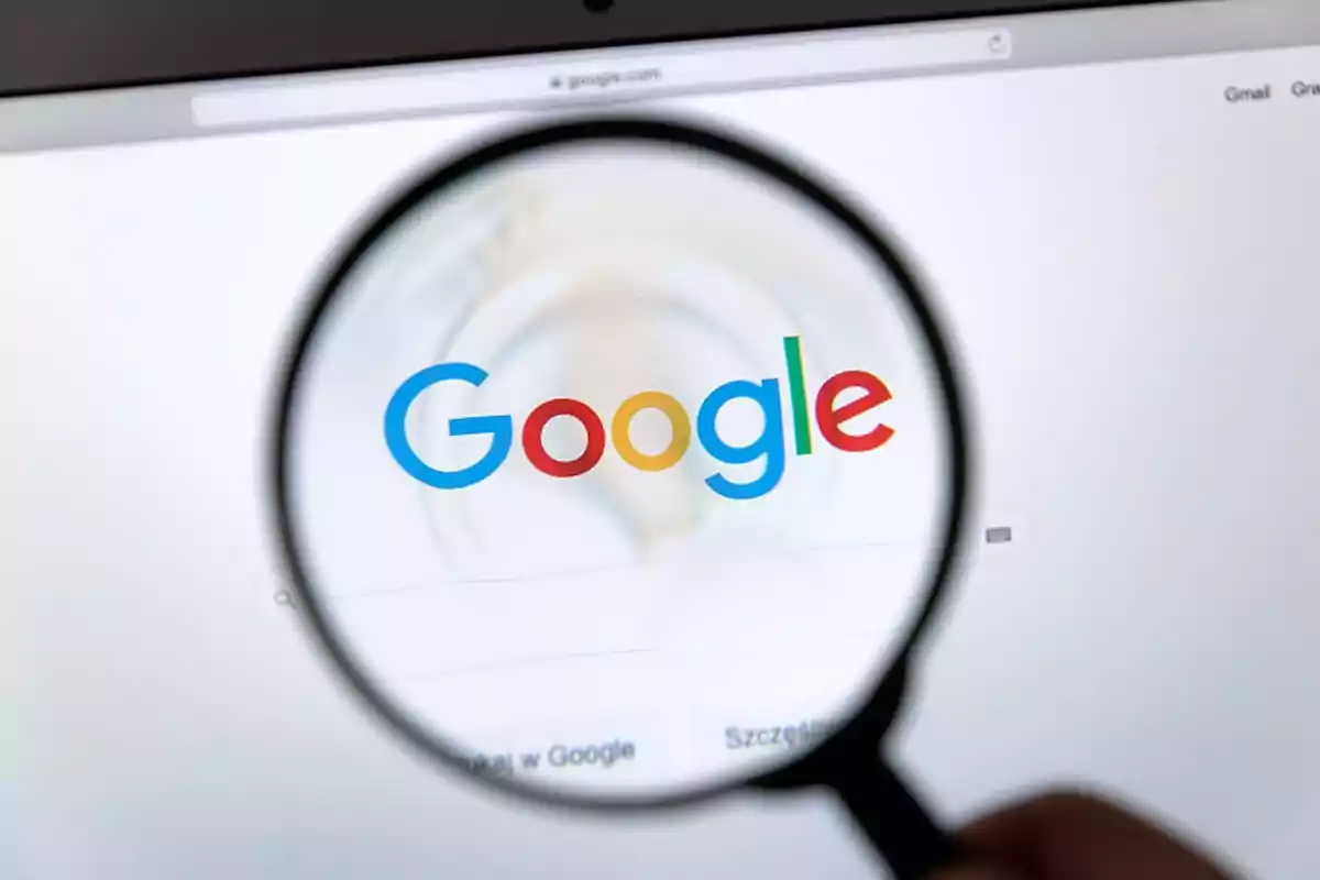 Magnifying glass focusing on the Google logo on a computer screen Magnifying glass focusing on the Google logo on a computer screen