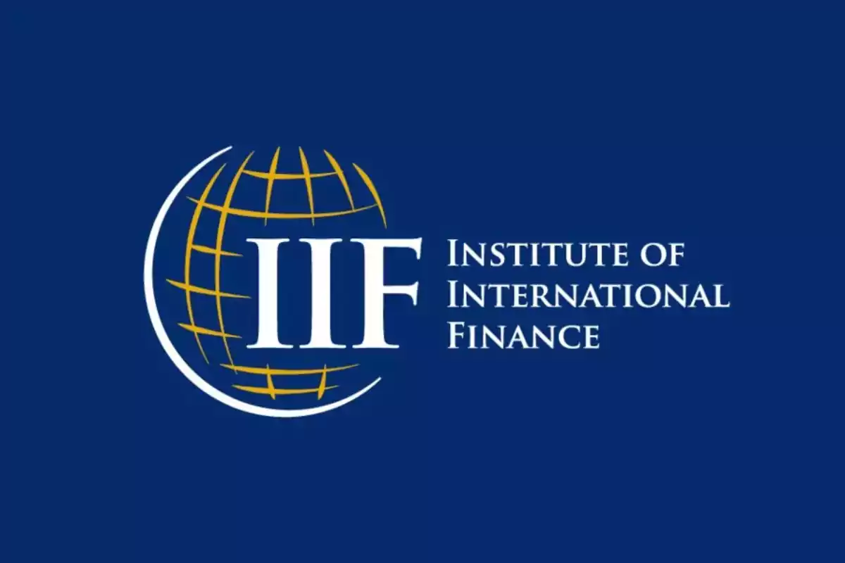 Logo del Institute of International Finance con fondo azul y un globo terráqueo dorado estilizado a la izquierda de las siglas IIF Logo del Institute of International Finance con fondo azul y un globo terráqueo dorado estilizado a la izquierda de las siglas IIF