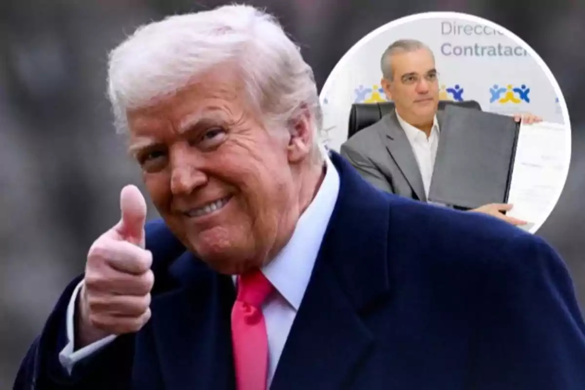 Hombre de cabello canoso con traje oscuro y corbata rosa haciendo una señal de aprobación con el pulgar mientras al fondo aparece otra persona mostrando un documento.