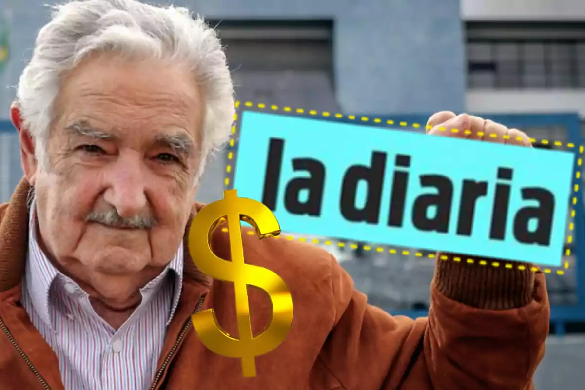Hombre mayor con cabello canoso y bigote sosteniendo un cartel celeste que dice la diaria y un símbolo de dólar dorado al frente