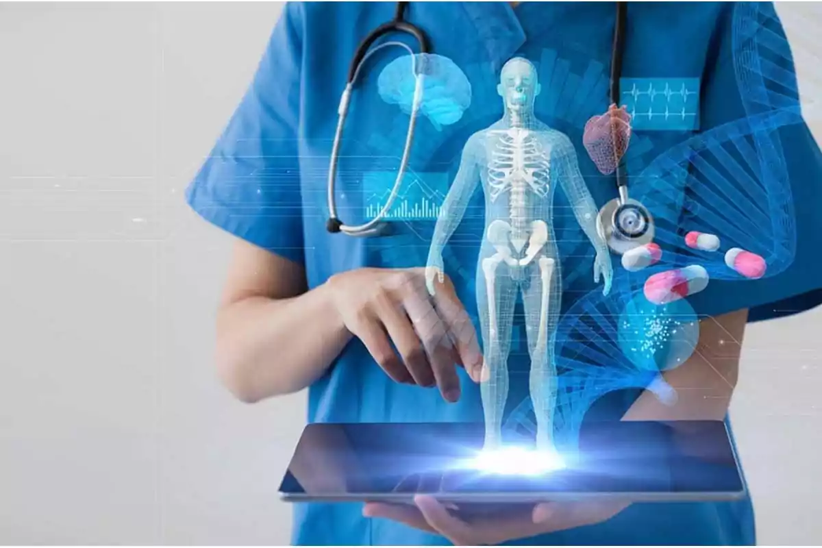 Profesional de la salud usando una tableta con gráficos médicos digitales y un holograma de cuerpo humano Profesional de la salud usando una tableta con gráficos médicos digitales y un holograma de cuerpo humano