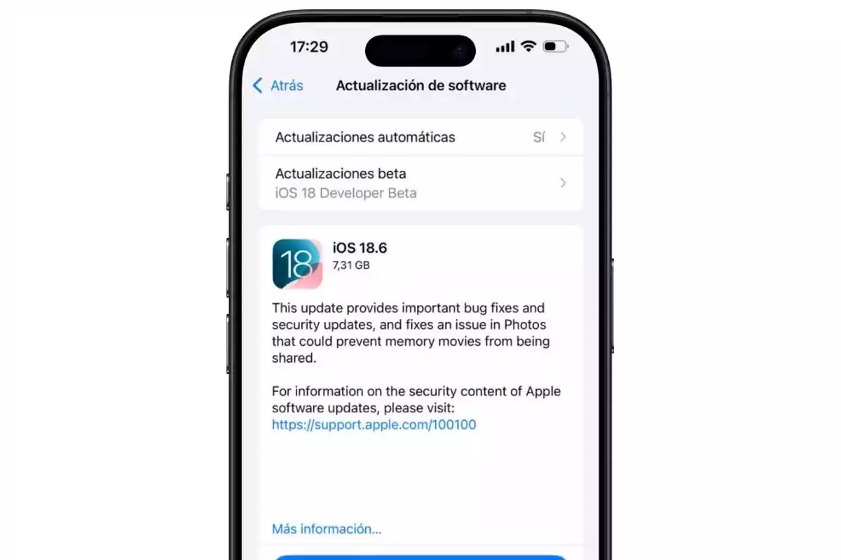 Pantalla de un iPhone mostrando la actualización de software iOS 18.6 con un tamaño de 7,31 GB y detalles sobre correcciones de errores y mejoras de seguridad Pantalla de un iPhone mostrando la actualización de software iOS 18.6 con un tamaño de 7,31 GB y detalles sobre correcciones de errores y mejoras de seguridad