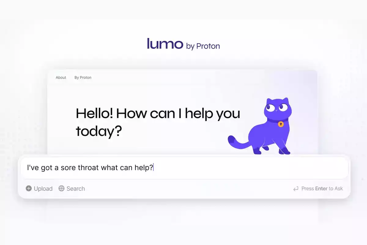 Interfaz de chat de Lumo by Proton con un mensaje de bienvenida y un dibujo de un gato morado a la derecha, además de una caja de texto donde se pregunta por un remedio para el dolor de garganta Interfaz de chat de Lumo by Proton con un mensaje de bienvenida y un dibujo de un gato morado a la derecha, además de una caja de texto donde se pregunta por un remedio para el dolor de garganta