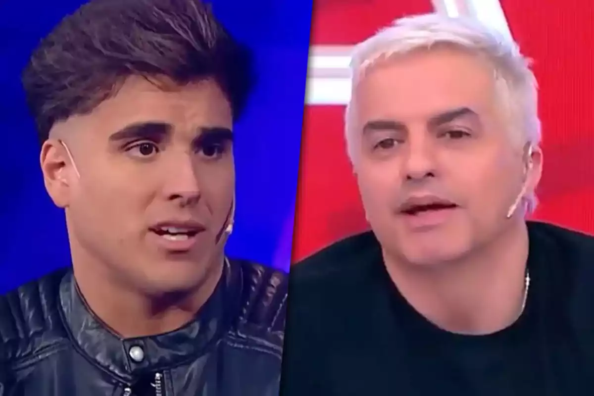 Dos hombres en un programa de televisión, uno con cabello oscuro y chaqueta de cuero, el otro con cabello rubio y camiseta negra, ambos usando micrófonos de diadema