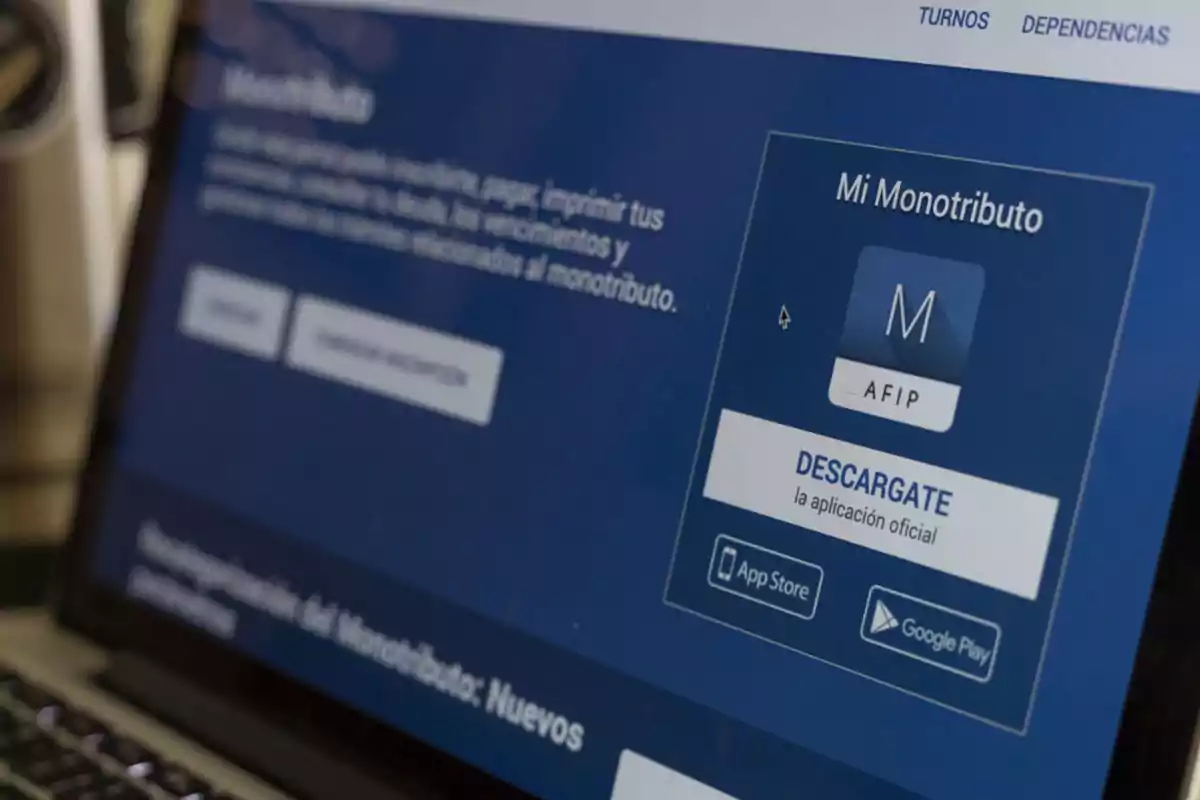 Laptop screen displaying the AFIP website with information about the monotributo and the option to download the official app Laptop screen displaying the AFIP website with information about the monotributo and the option to download the official app