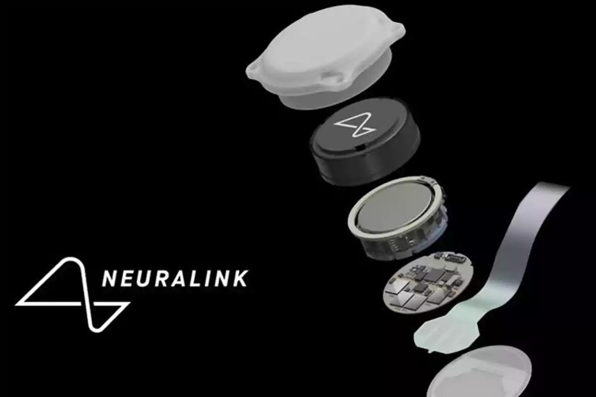 Dispositivo de Neuralink desarmado en varias piezas sobre fondo negro junto al logotipo de la empresa