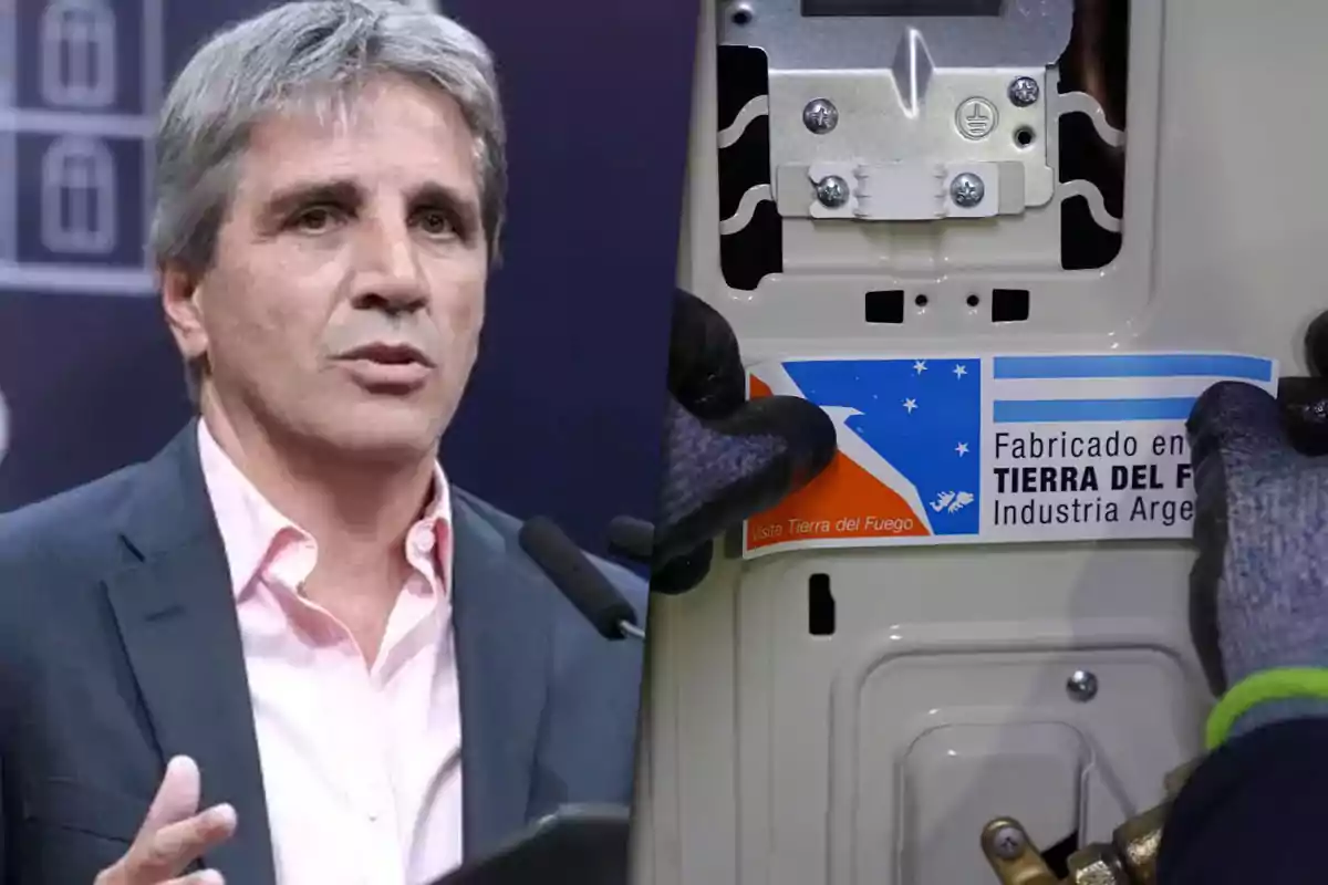 Un hombre de cabello canoso y traje oscuro habla frente a un micrófono, junto a una imagen de unas manos con guantes colocando una etiqueta que dice Fabricado en Tierra del Fuego Industria Argentina sobre una máquina.