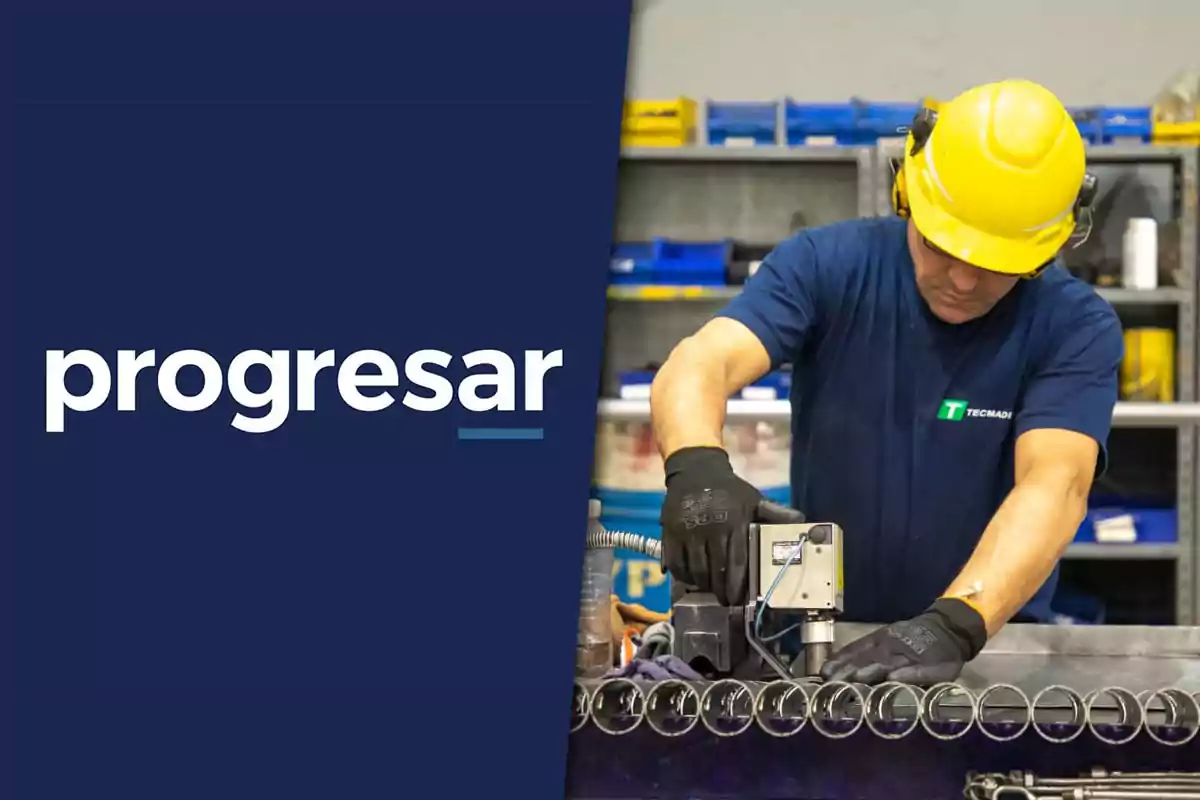 Hombre con casco y guantes trabajando en un taller junto al texto progresar sobre fondo azul