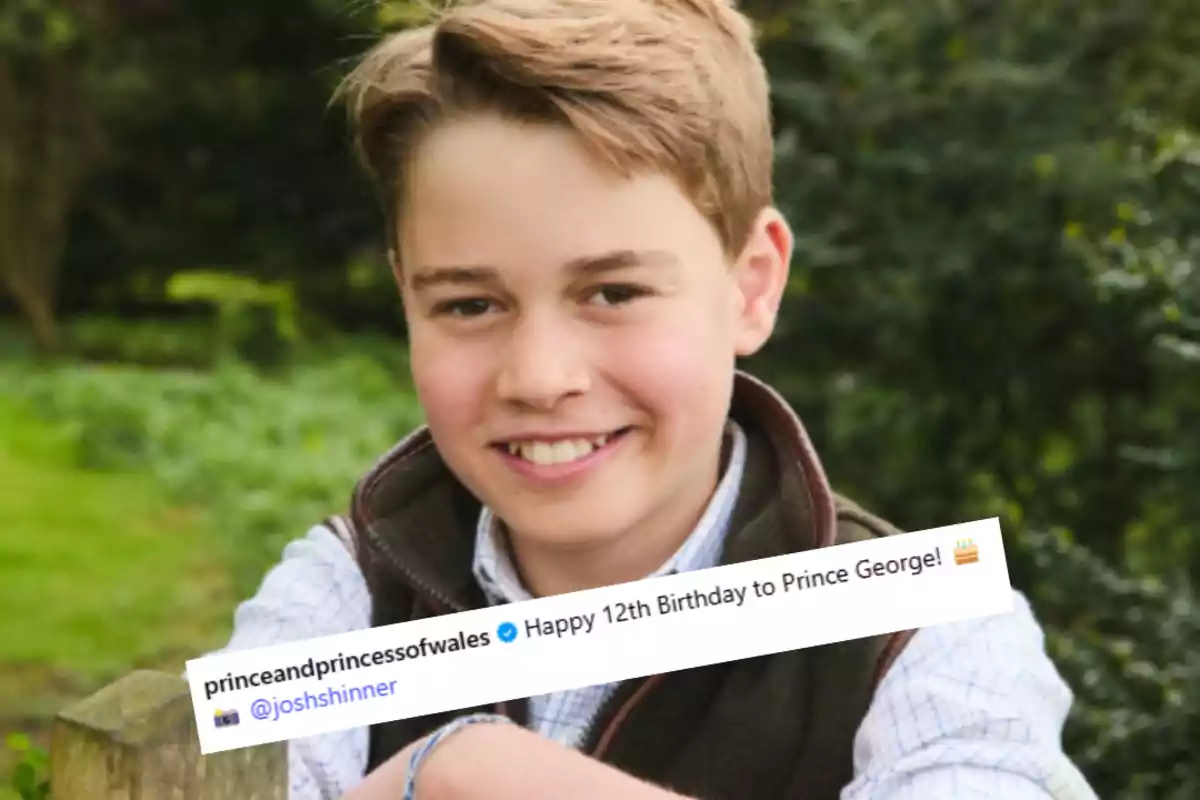 Un niño sonriente con cabello rubio claro posa al aire libre con vegetación de fondo y un mensaje de felicitación de cumpleaños superpuesto en la imagen.