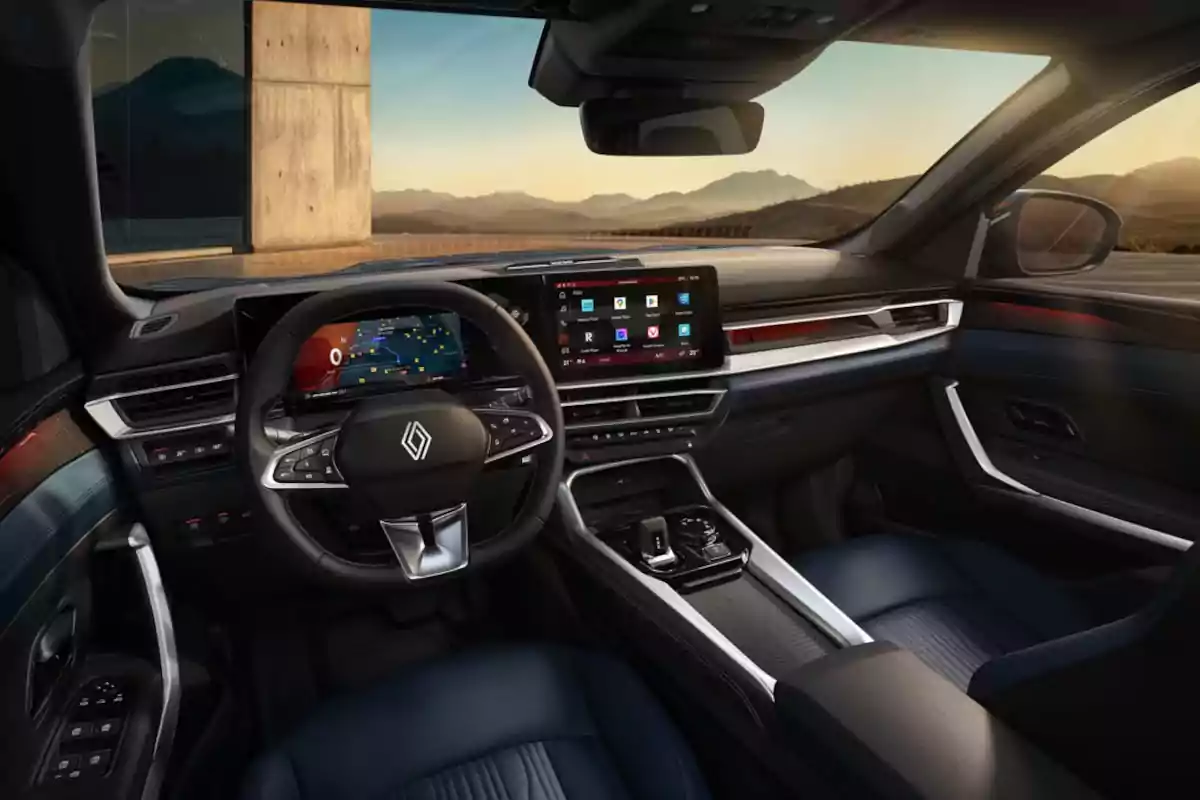 Interior moderno de un automóvil con volante multifunción, pantallas digitales y vista panorámica de montañas al atardecer Interior moderno de un automóvil con volante multifunción, pantallas digitales y vista panorámica de montañas al atardecer