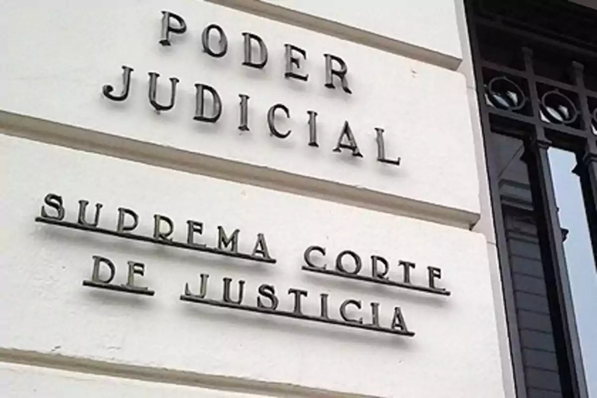 Facade of a building with a sign that reads Supreme Court of Justice Facade of a building with a sign that reads Supreme Court of Justice