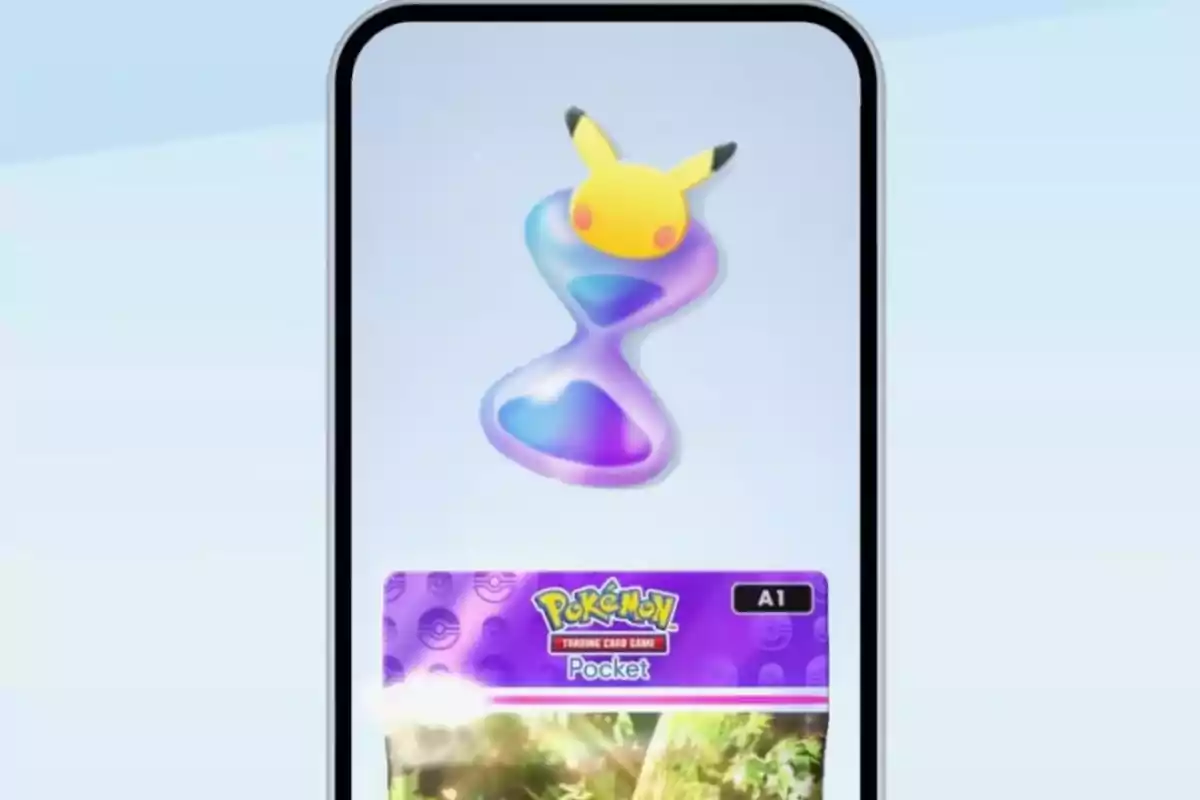 Un teléfono móvil muestra una carta del juego Pokémon Trading Card Game Pocket y un icono de reloj de arena con orejas de Pikachu en la pantalla.