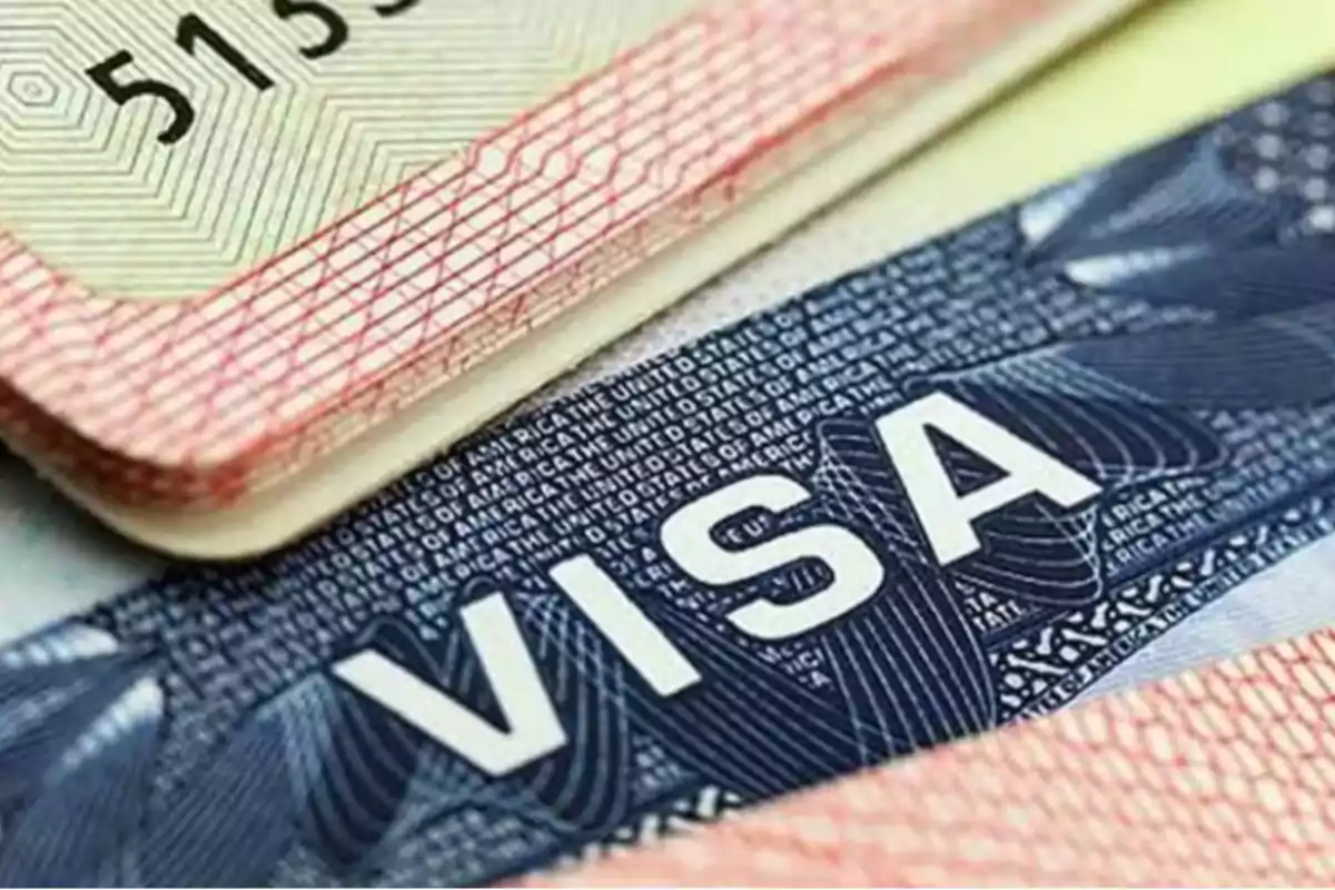 Documento de visa estadounidense en primer plano