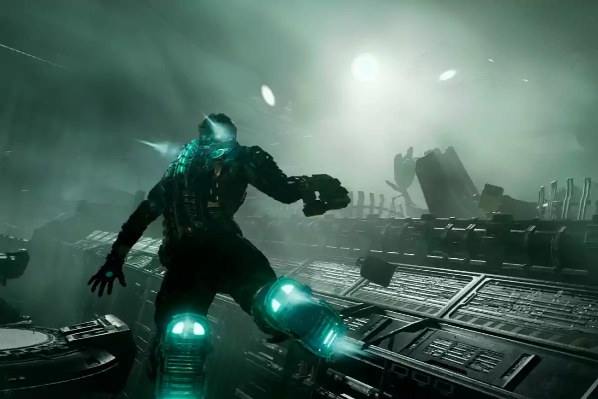 Un hombre con traje futurista y luces azules flota en una nave espacial oscura y llena de niebla