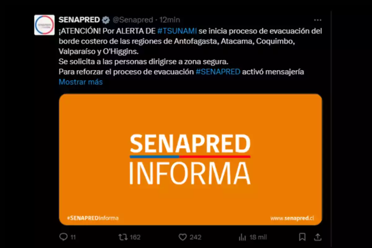 Imagen de una alerta de evacuación por tsunami emitida por SENAPRED para las regiones costeras de Antofagasta, Atacama, Coquimbo, Valparaíso y O'Higgins, con un recuadro naranja que dice SENAPRED INFORMA Imagen de una alerta de evacuación por tsunami emitida por SENAPRED para las regiones costeras de Antofagasta, Atacama, Coquimbo, Valparaíso y O'Higgins, con un recuadro naranja que dice SENAPRED INFORMA