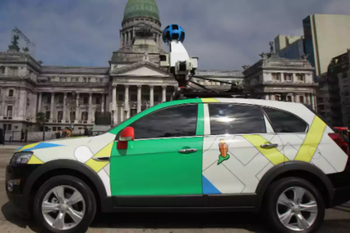 Auto de Google Street View estacionado frente al Congreso de la Nación Argentina Auto de Google Street View estacionado frente al Congreso de la Nación Argentina