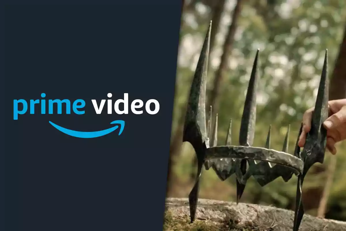 Logo de Prime Video junto a una mano sosteniendo una corona oscura y puntiaguda en un entorno natural.