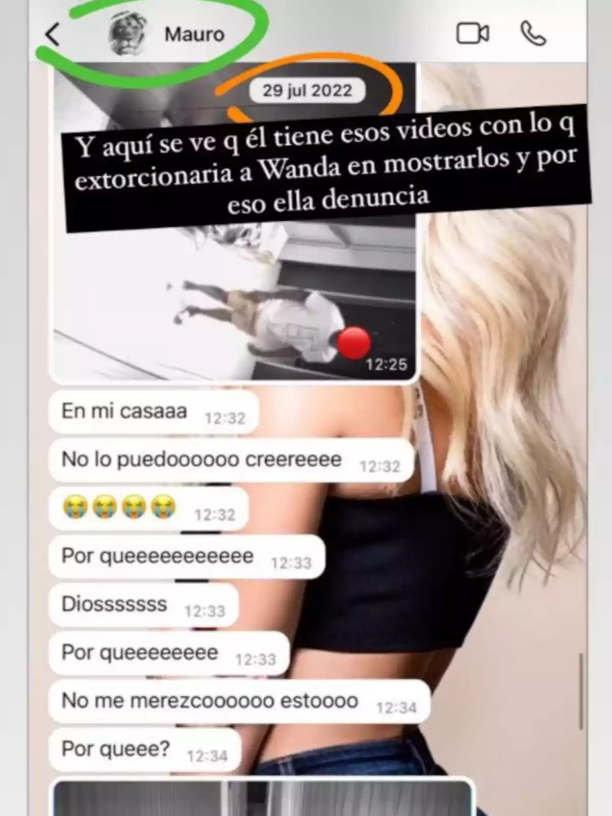 Captura de pantalla de una conversación de chat en la que se muestra una serie de mensajes emotivos y una imagen de una mujer rubia, junto con un texto superpuesto que menciona la existencia de videos usados para extorsionar a Wanda y la razón de una denuncia. Captura de pantalla de una conversación de chat en la que se muestra una serie de mensajes emotivos y una imagen de una mujer rubia, junto con un texto superpuesto que menciona la existencia de videos usados para extorsionar a Wanda y la razón de una denuncia.