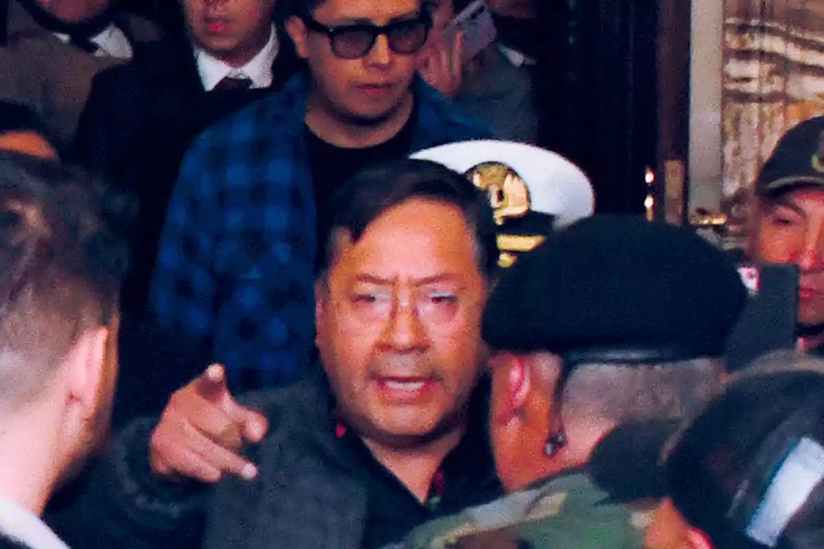 A man in the foreground points his finger while several people surround him in a tense atmosphere.