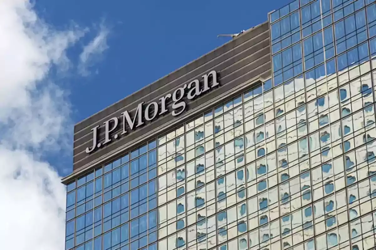 Office building with the J.P. Morgan logo at the top and a blue sky in the background