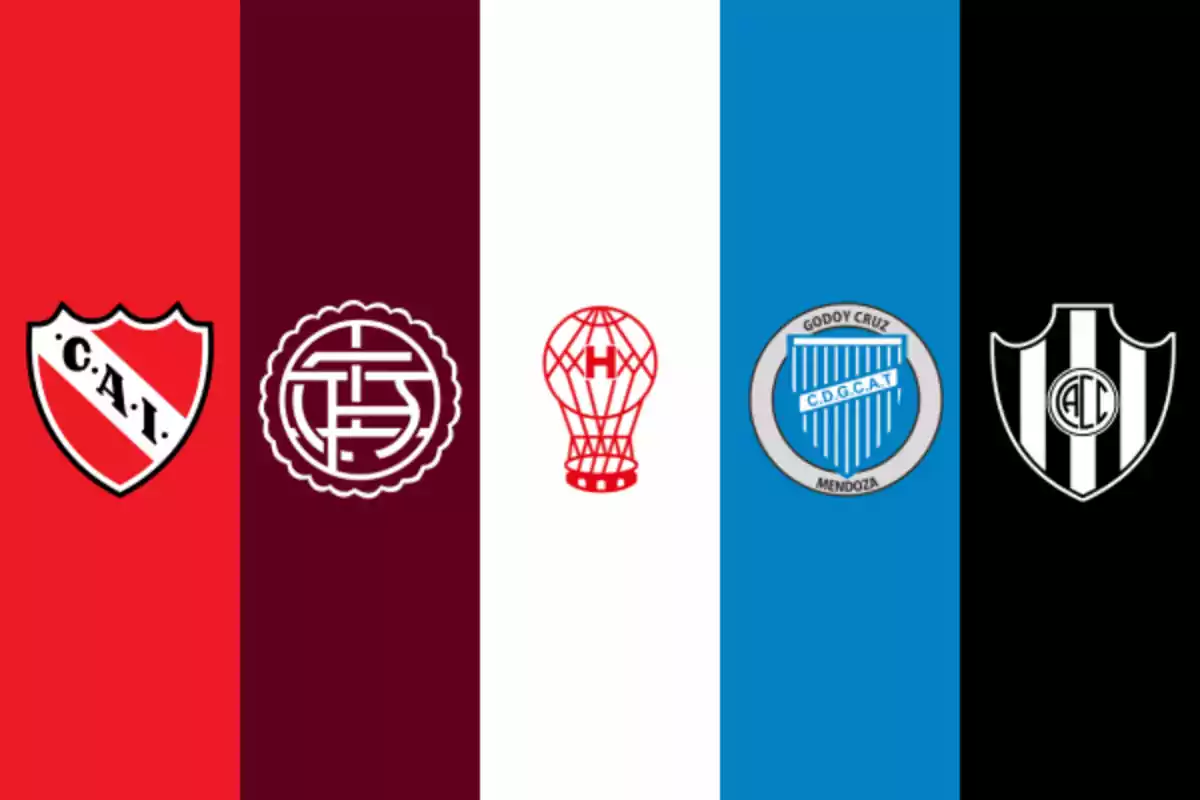 Cinco escudos de equipos de fútbol argentino sobre franjas verticales de diferentes colores