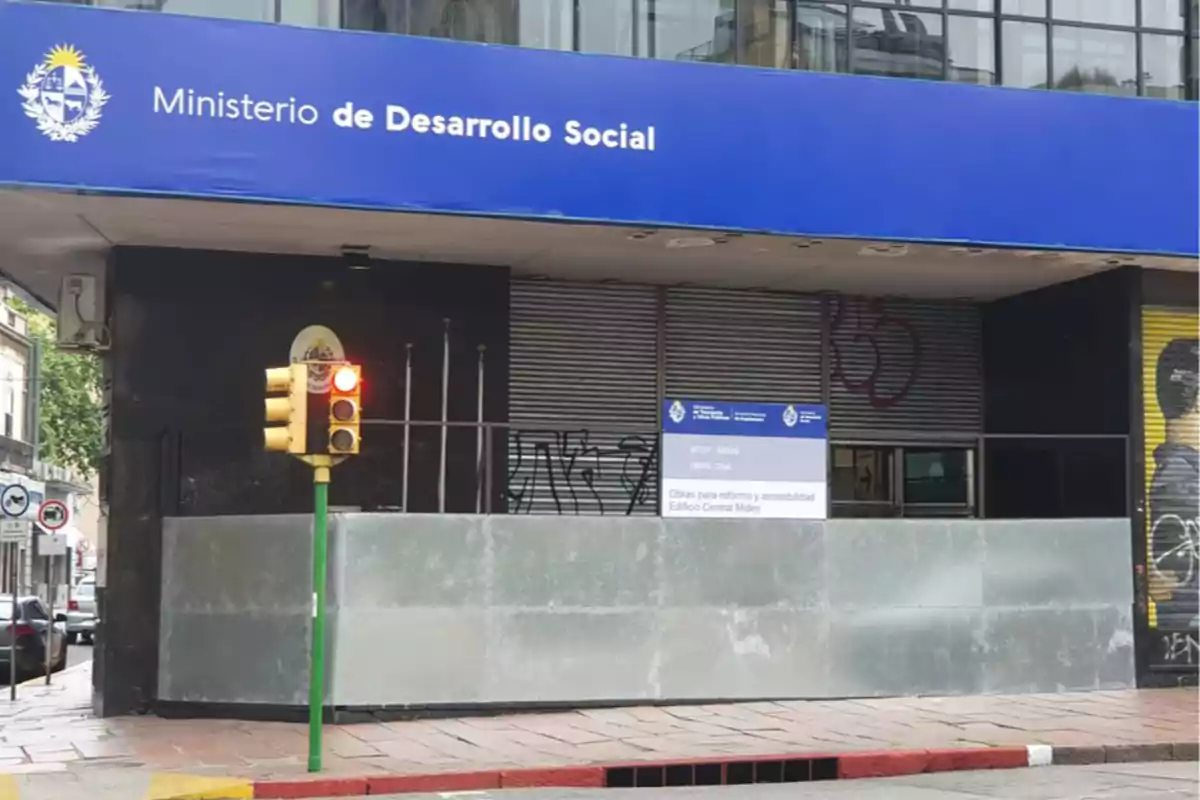 Facade of the Ministry of Social Development with a red traffic light and metal barriers covering the main entrance Facade of the Ministry of Social Development with a red traffic light and metal barriers covering the main entrance