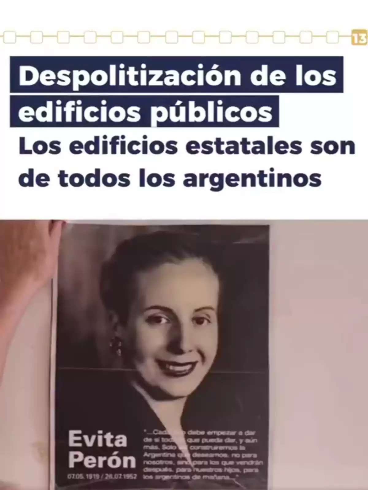 Cartel con el texto Despolitización de los edificios públicos Los edificios estatales son de todos los argentinos y una mano retirando un póster en blanco y negro de Evita Perón