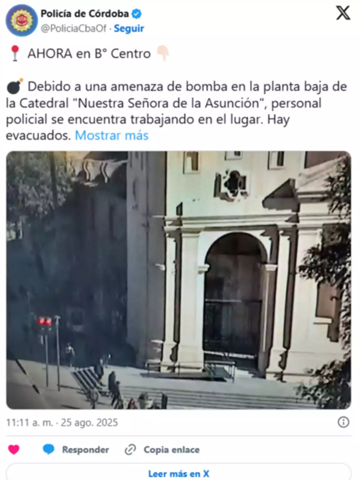 Post by the Córdoba Police reporting a bomb threat at the Our Lady of the Assumption Cathedral, with police presence and people evacuating the area. Post by the Córdoba Police reporting a bomb threat at the Our Lady of the Assumption Cathedral, with police presence and people evacuating the area.