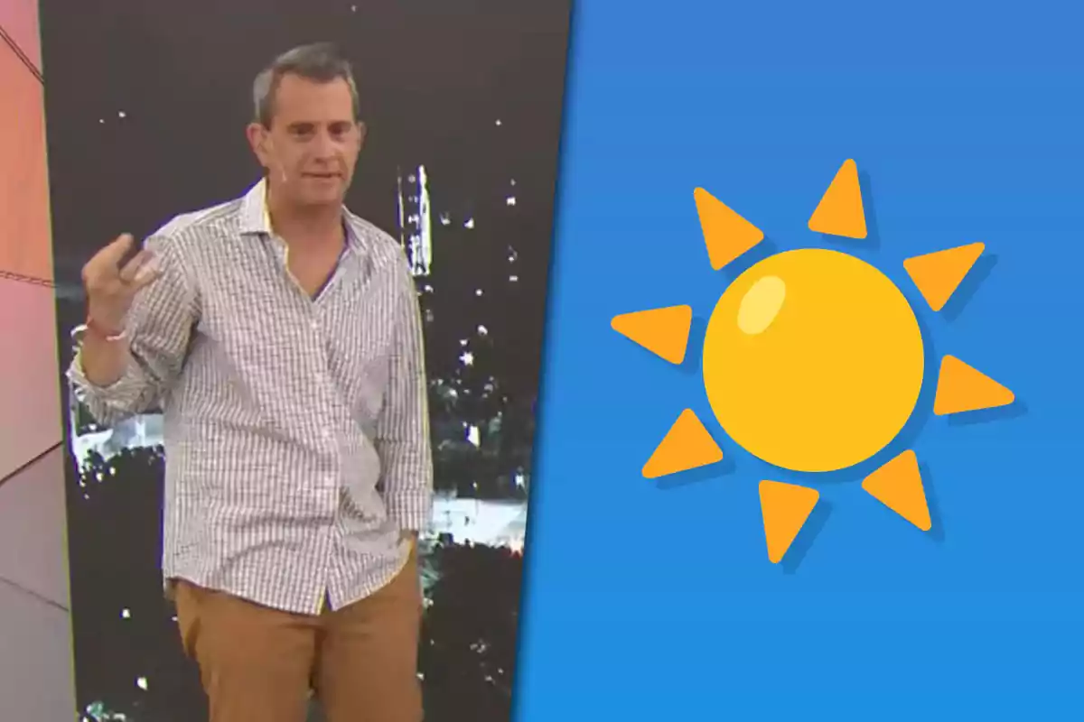 Hombre de pie en un estudio de televisión junto a un gráfico grande de un sol amarillo sobre fondo azul