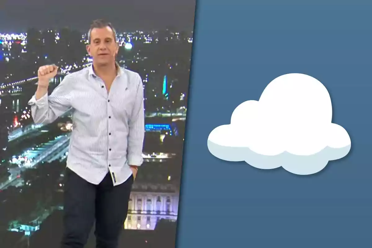Hombre de pie con camisa clara y fondo de ciudad iluminada junto a una ilustración de nube blanca sobre fondo azul