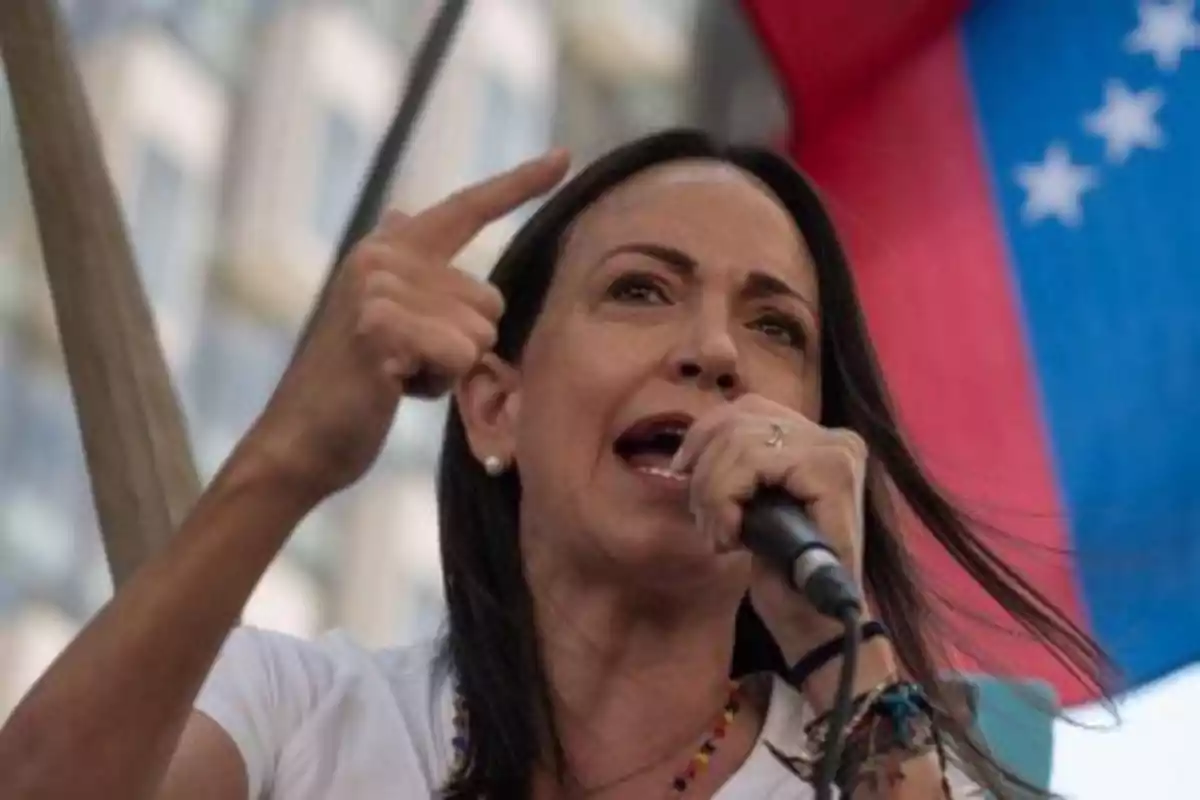 Woman speaking into a microphone with an energetic gesture and a Venezuelan flag in the background Woman speaking into a microphone with an energetic gesture and a Venezuelan flag in the background