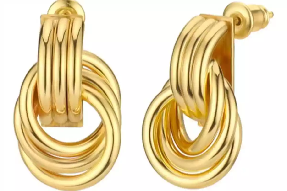 Gold hoop earrings with interlocking link design Gold hoop earrings with interlocking link design